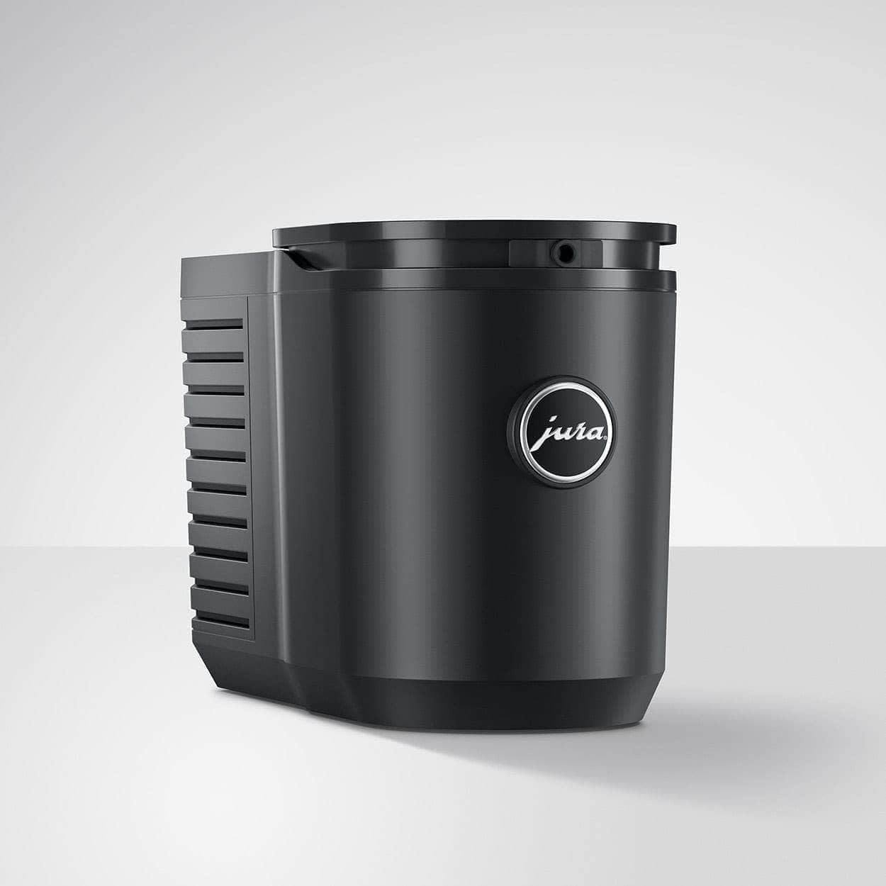 Zeer compacte en moderne Jura ijsmachine in zwart, ideaal voor thuisgebruik en professionele keukens, snel ijs produceren, energiezuinig en gebruiksvriendelijk design.