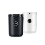 Moderne koffiezetapparaat set in zwart en wit, ideaal voor thuisgebruik, met strakke design en gebruiksvriendelijke functies. Perfect voor het zetten van heerlijke koffie.