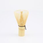 Traditionele bamboe whisks voor het maken van matcha thee, handgemaakt en duurzaam materiaal.