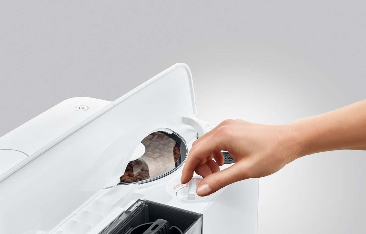Maalwerk van de C9 Piano White