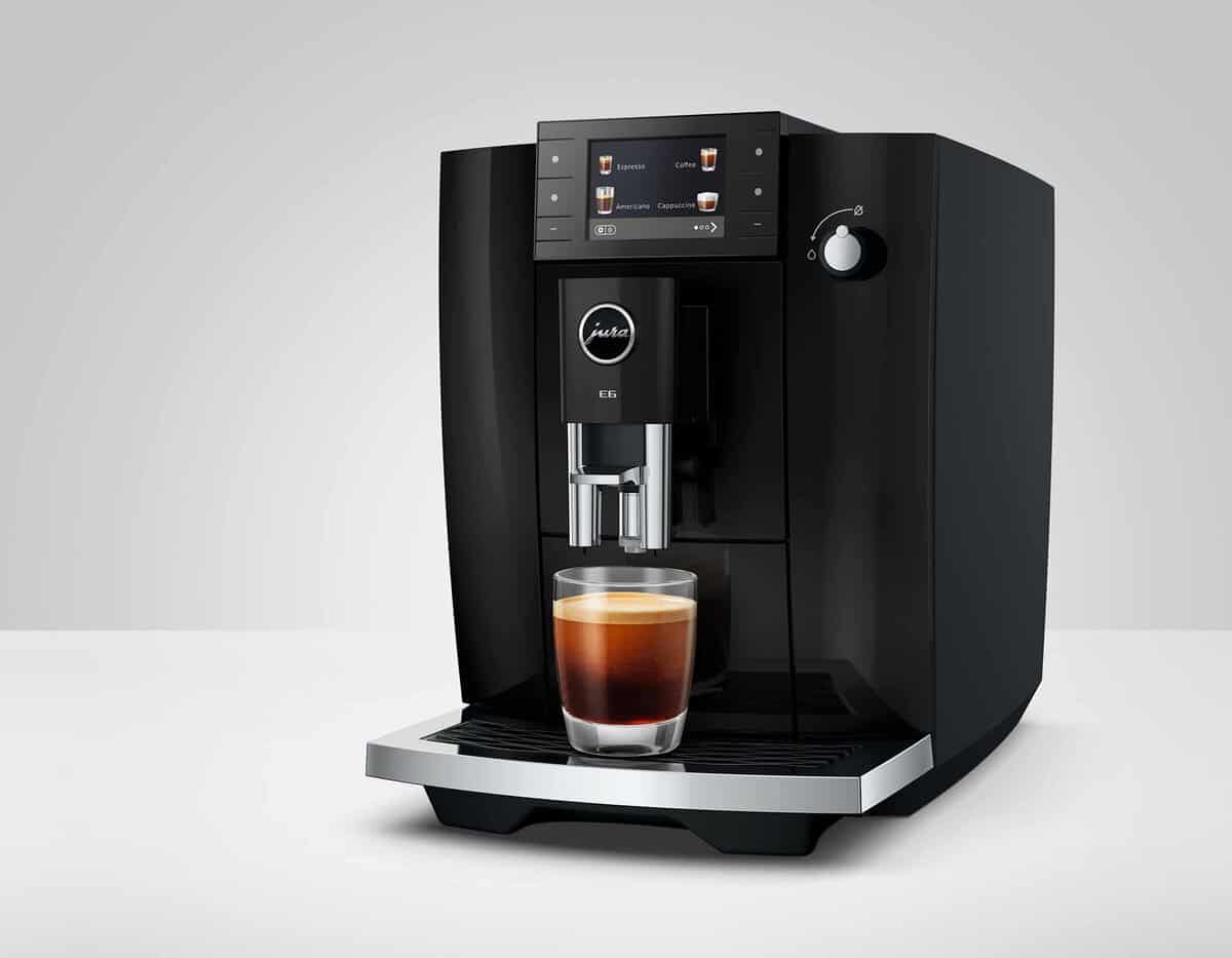 E6 Piano Black met verse koffie
