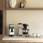Moccamaster KBG Select Sandstone in de keuken