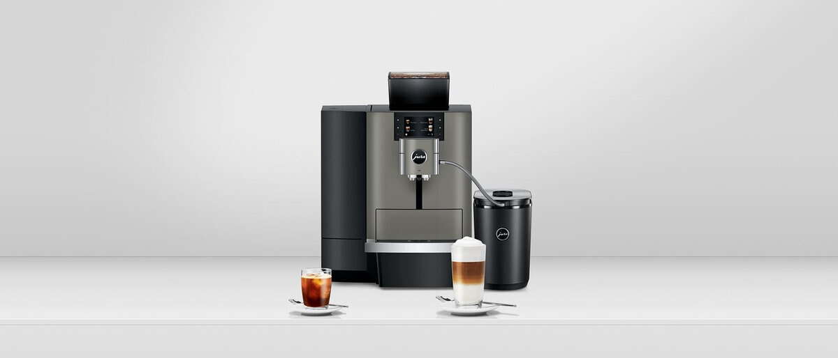 JURA professionele koffiemachine met melkkoeler en twee koffiespecialiteiten